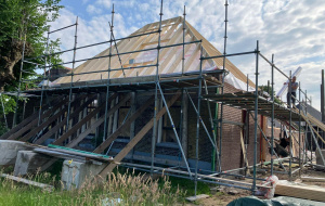 GerBon Bouw - boerderij in Wijthmen, zijaanzicht gevel in aanbouw